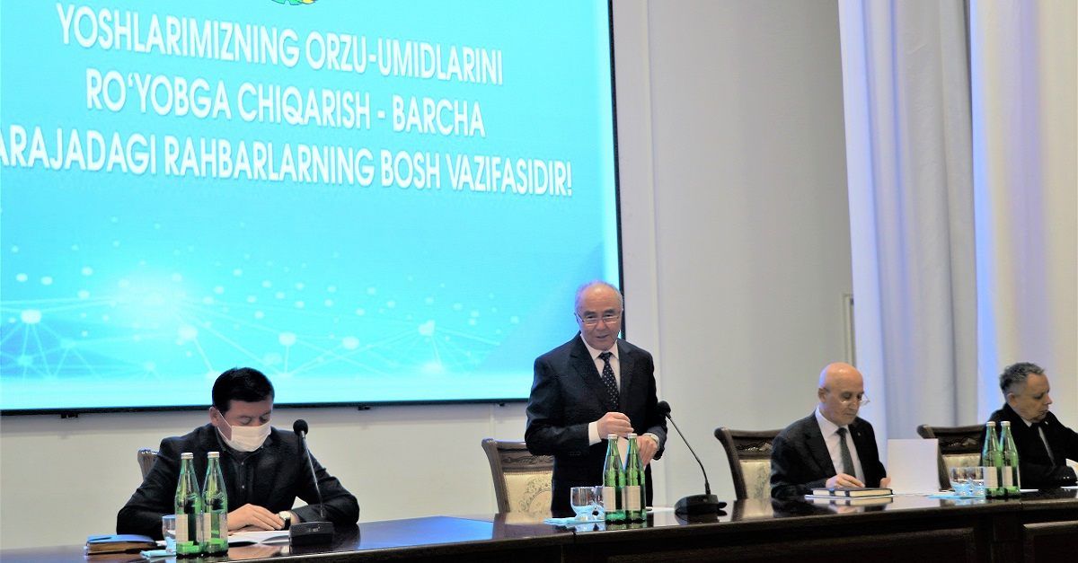At the Samarkand State University, the head of the personnel department of the General Prosecutor's Office and the regional prosecutor met with the students.